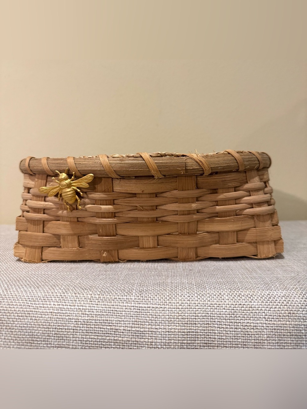 Vintage B. Sloan 1993 Woven Splint Basket Gold Bee Accents Country Cottage